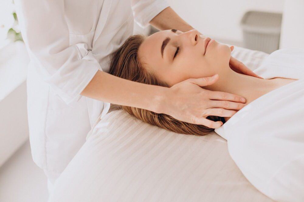 TANAKA arcmasszázs akupresszúrás technikákkal